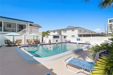 Condo in Saint Petersburg, Florida, 1 bedroom  № 1902085 - photo 14