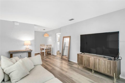 Condo in Saint Petersburg, Florida, 1 bedroom  № 1902085 - photo 10