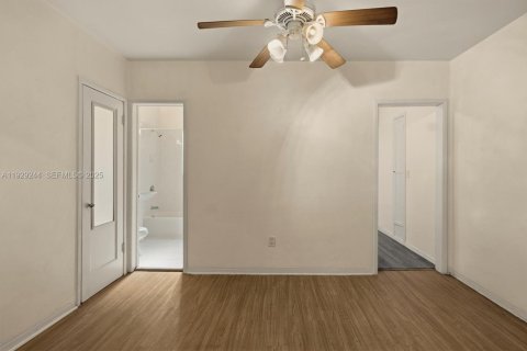 Снять в аренду квартиру в Майами, Флорида 55.74м2, № 1991119 - фото 5