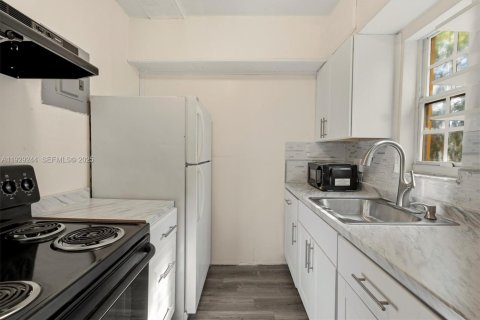 Снять в аренду квартиру в Майами, Флорида 55.74м2, № 1991119 - фото 7