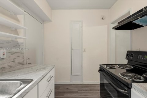 Снять в аренду квартиру в Майами, Флорида 55.74м2, № 1991119 - фото 10