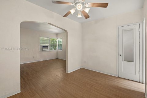 Снять в аренду квартиру в Майами, Флорида 55.74м2, № 1991119 - фото 6