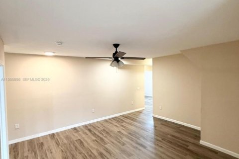 Casa en Opa-locka, Florida 4 dormitorios № 2010955