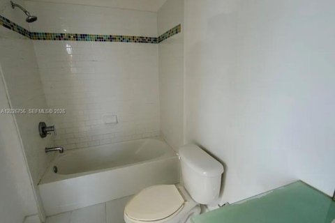 Copropriété à louer à Miami, Floride: 2 chambres, 86.58 m2 № 2169959 - photo 12