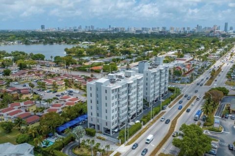 Copropriété à louer à Miami, Floride: 2 chambres, 86.58 m2 № 2169959 - photo 2