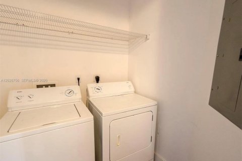 Copropriété à louer à Miami, Floride: 2 chambres, 86.58 m2 № 2169959 - photo 10