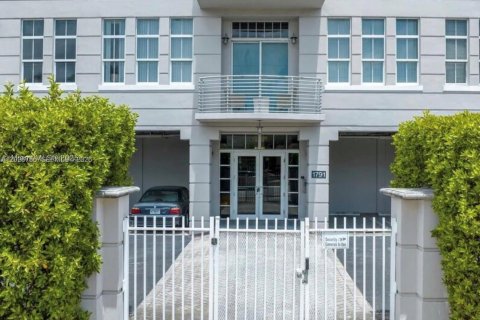 Copropriété à louer à Miami, Floride: 2 chambres, 86.58 m2 № 2169959 - photo 19