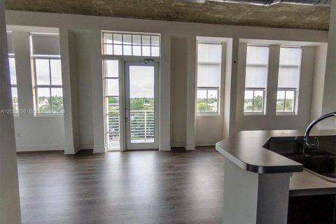 Copropriété à louer à Miami, Floride: 2 chambres, 86.58 m2 № 2169959 - photo 4