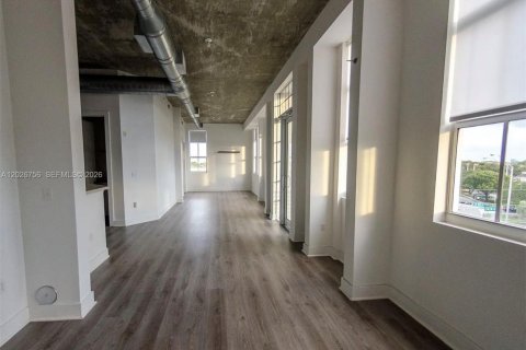 Copropriété à louer à Miami, Floride: 2 chambres, 86.58 m2 № 2169959 - photo 7