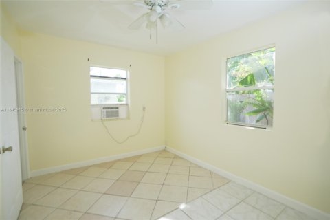 Immobilier commercial à louer à Miami, Floride: 1 chambre, 218.88 m2 № 1842806 - photo 1