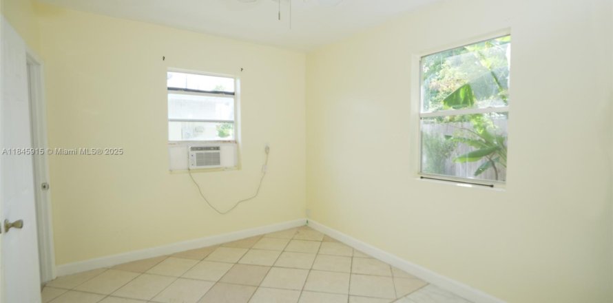 Immobilier commercial à Miami, Floride 1 chambre, 218.88 m2 № 1842806