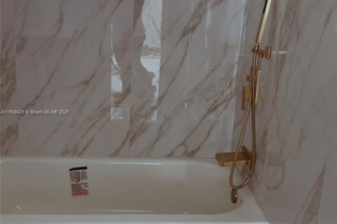 Villa ou maison à vendre à Wilton Manors, Floride: 3 chambres, 115.94 m2 № 1966225 - photo 11