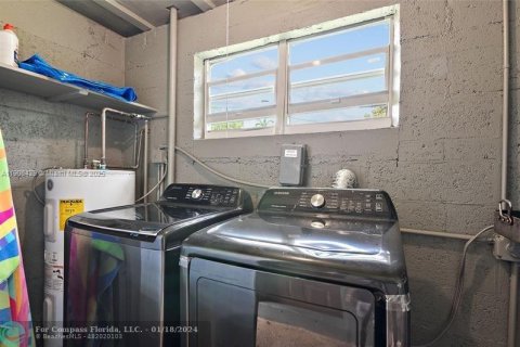 Villa ou maison à vendre à Wilton Manors, Floride: 3 chambres, 115.94 m2 № 1966225 - photo 13