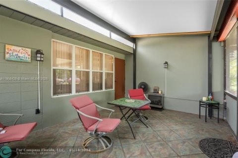 Villa ou maison à vendre à Wilton Manors, Floride: 3 chambres, 115.94 m2 № 1966225 - photo 14