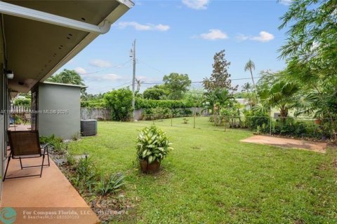 Villa ou maison à vendre à Wilton Manors, Floride: 3 chambres, 115.94 m2 № 1966225 - photo 15