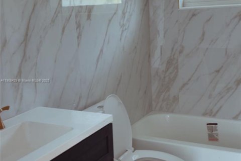 Villa ou maison à vendre à Wilton Manors, Floride: 3 chambres, 115.94 m2 № 1966225 - photo 9