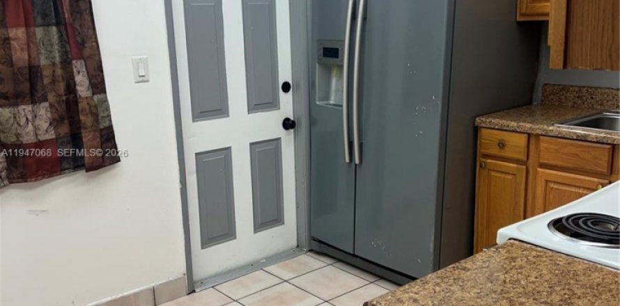 Condominio en Coral Springs, Florida, 2 dormitorios № 2152935