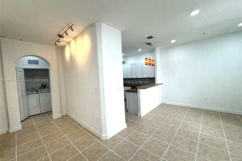 Купить кондоминиум в Майами, Флорида 2 спальни, 111.95м2, № 1948574 - фото 15