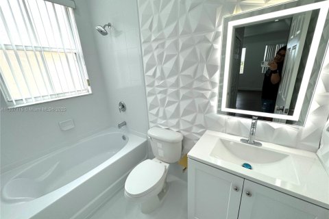 Купить кондоминиум в Майами, Флорида 2 спальни, 111.95м2, № 1948574 - фото 7