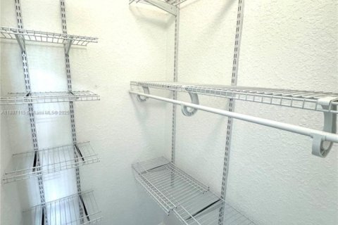 Купить кондоминиум в Майами, Флорида 2 спальни, 111.95м2, № 1948574 - фото 19