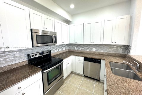 Купить кондоминиум в Майами, Флорида 2 спальни, 111.95м2, № 1948574 - фото 20