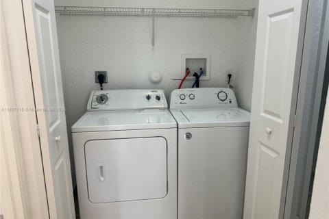 Купить кондоминиум в Майами, Флорида 2 спальни, 111.95м2, № 1948574 - фото 18