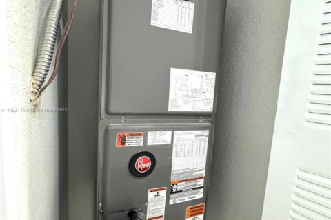 Купить кондоминиум в Майами, Флорида 2 спальни, 111.95м2, № 1948574 - фото 26