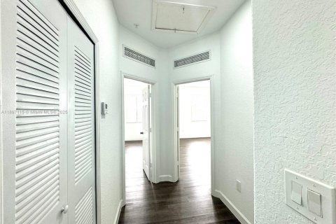 Купить кондоминиум в Майами, Флорида 2 спальни, 111.95м2, № 1948574 - фото 25