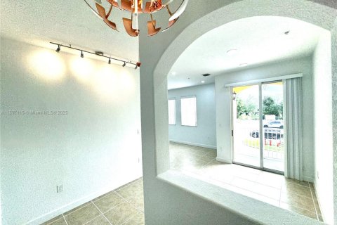 Купить кондоминиум в Майами, Флорида 2 спальни, 111.95м2, № 1948574 - фото 1