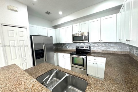 Купить кондоминиум в Майами, Флорида 2 спальни, 111.95м2, № 1948574 - фото 3