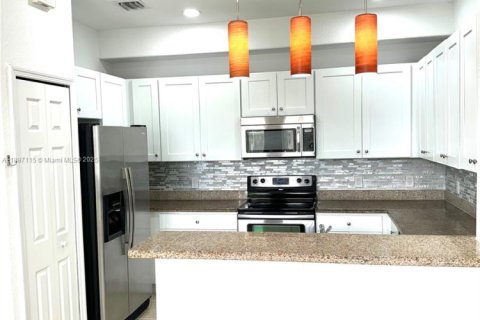 Купить кондоминиум в Майами, Флорида 2 спальни, 111.95м2, № 1948574 - фото 4