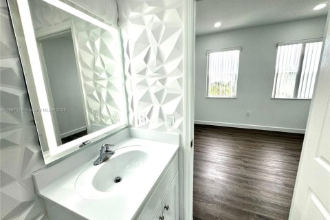 Купить кондоминиум в Майами, Флорида 2 спальни, 111.95м2, № 1948574 - фото 8