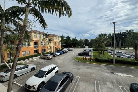 Купить кондоминиум в Майами, Флорида 2 спальни, 111.95м2, № 1948574 - фото 2