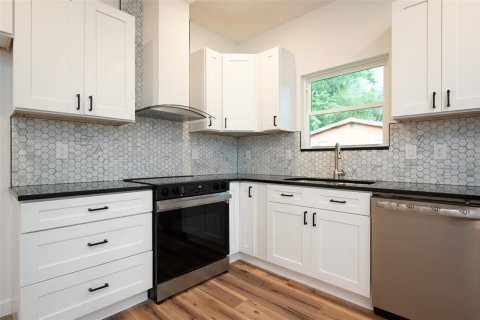 House in Gainesville, Florida 3 bedrooms, 115.29 sq.m. № 2224976 - photo 8