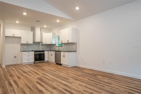House in Gainesville, Florida 3 bedrooms, 115.29 sq.m. № 2224976 - photo 4
