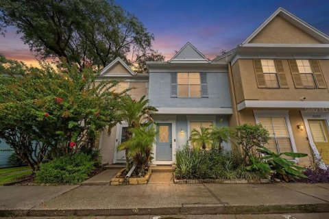 Touwnhouse à Temple Terrace, Floride 2 chambres, 111.48 m2 № 2349272