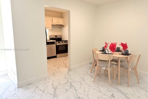 Снять в аренду кондоминиум в Санни-Айлс-Бич, Флорида 1 спальня, 71.26м2, № 1992568 - фото 3