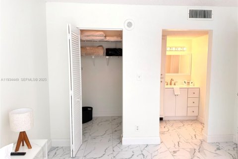 Снять в аренду кондоминиум в Санни-Айлс-Бич, Флорида 1 спальня, 71.26м2, № 1992568 - фото 6