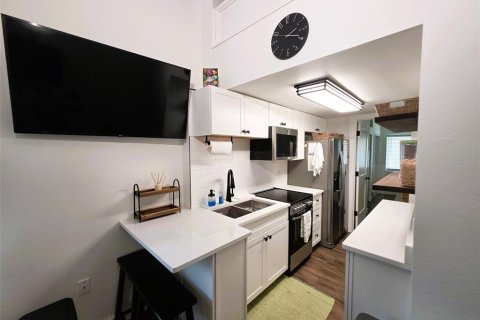 Condo in Lutz, Florida, 1 bedroom № 2198351 - photo 8