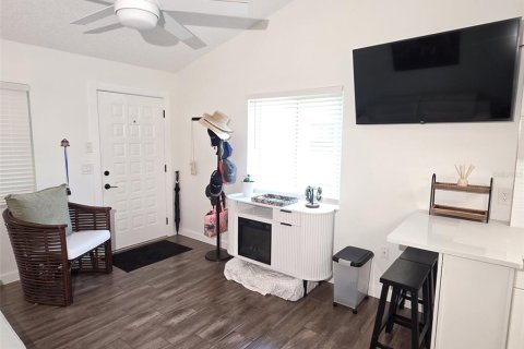 Condo in Lutz, Florida, 1 bedroom № 2198351 - photo 6
