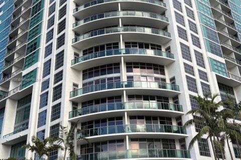 Condo in Miami, Florida, 1 bedroom  № 1892104 - photo 1