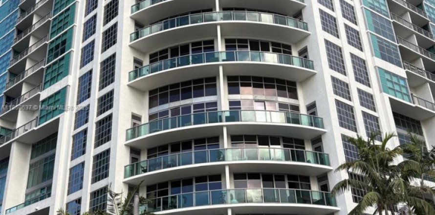 Condo in Miami, Florida, 1 bedroom № 1892104