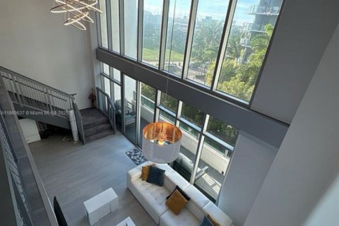 Condo in Miami, Florida, 1 bedroom  № 1892104 - photo 2