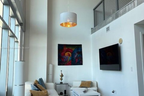 Condo in Miami, Florida, 1 bedroom  № 1892104 - photo 3