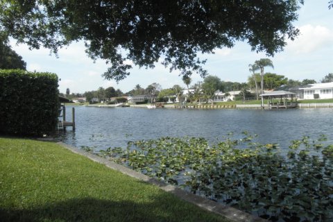 Villa ou maison à vendre à Lake Clarke Shores, Floride: 3 chambres, 188.59 m2 № 1097649 - photo 1