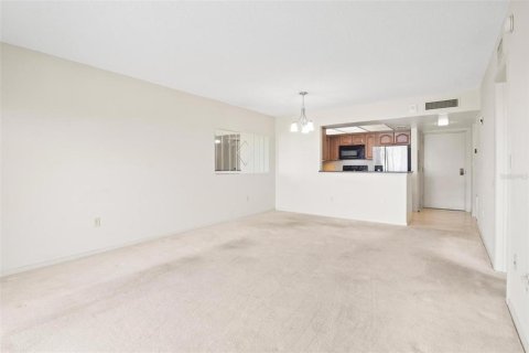 Condo in Saint Petersburg, Florida, 1 bedroom  № 1673633 - photo 12