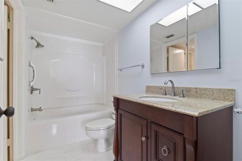 Condo in Saint Petersburg, Florida, 1 bedroom  № 1673633 - photo 15