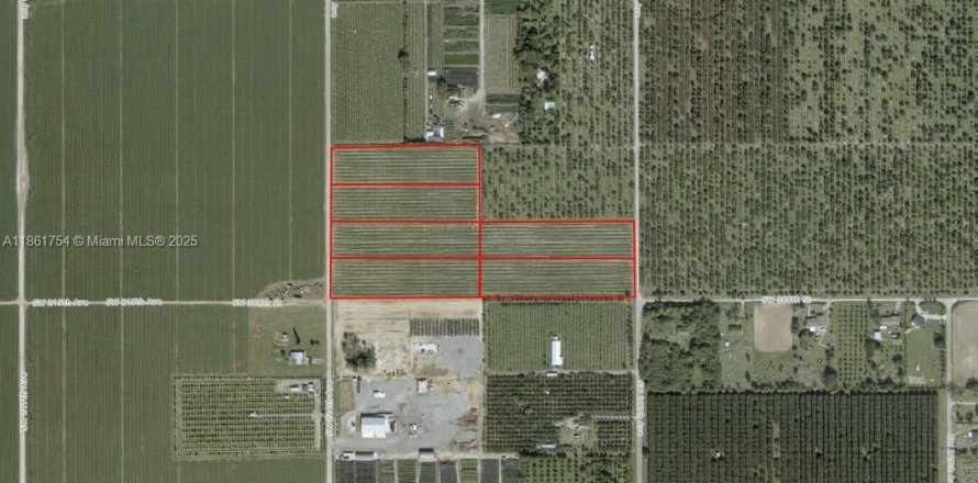 Commercial property in Miami-Dade, Florida № 1892422