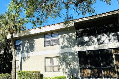 Condo in Coconut Creek, Florida, 3 bedrooms  № 1024270 - photo 1