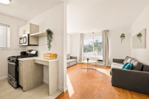Condo in Miami Beach, Florida, 1 bedroom № 2367841 - photo 3